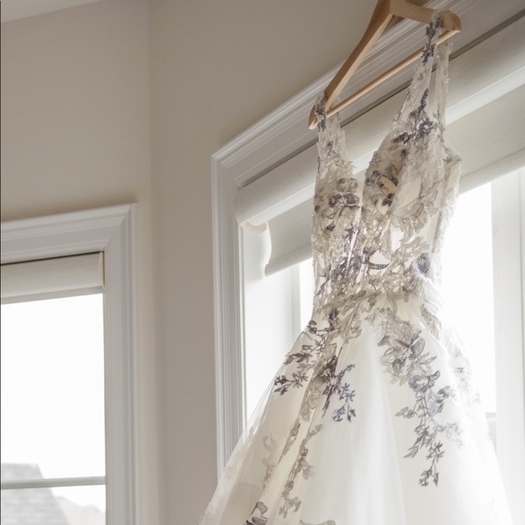 Beautiful Sophia Tolli wedding gown with veil - Picture 2 of 9